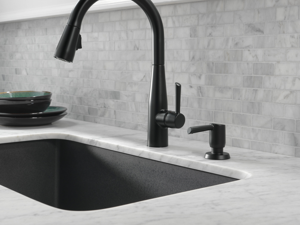 Delta Essa®: Single Handle Pull-Down Kitchen Faucet - Single Handle Lever - Matte Black