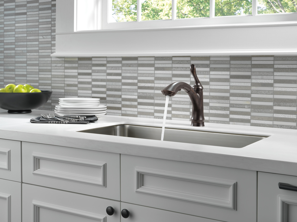Delta Linden™: Single Handle Pull-Out Kitchen Faucet - Single Handle Lever - Venetian Bronze
