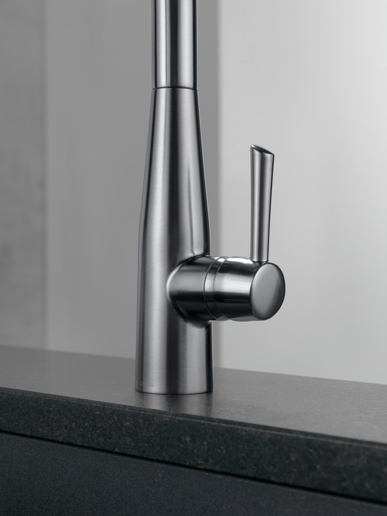 Delta Essa®: Single Handle Pull-Down Kitchen Faucet - Single Handle Lever - Arctic Stainless
