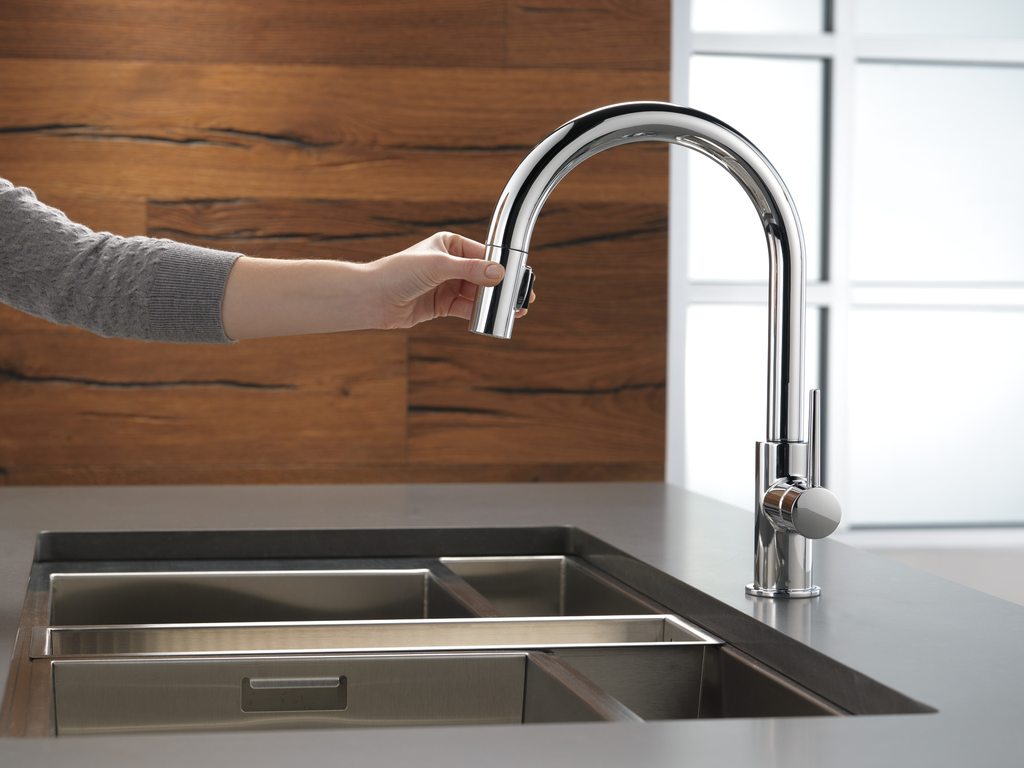 Delta Trinsic®: Single Handle Pull-Down Kitchen Faucet - Single Handle Lever - Chrome