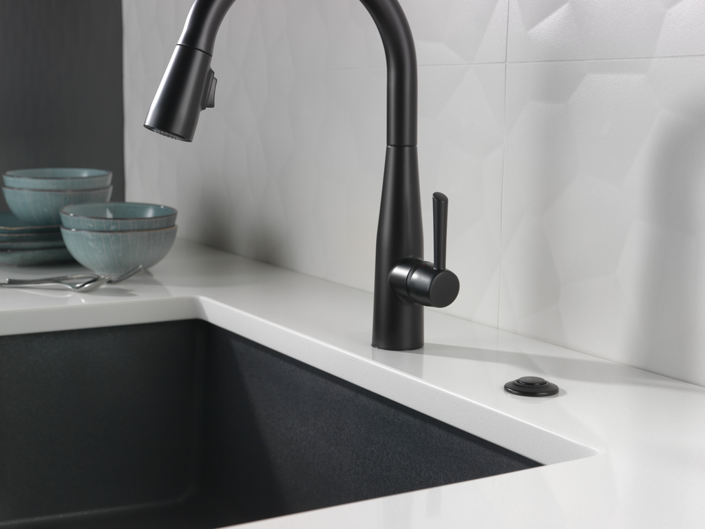 Delta Essa®: Single Handle Pull-Down Kitchen Faucet - Single Handle Lever - Matte Black
