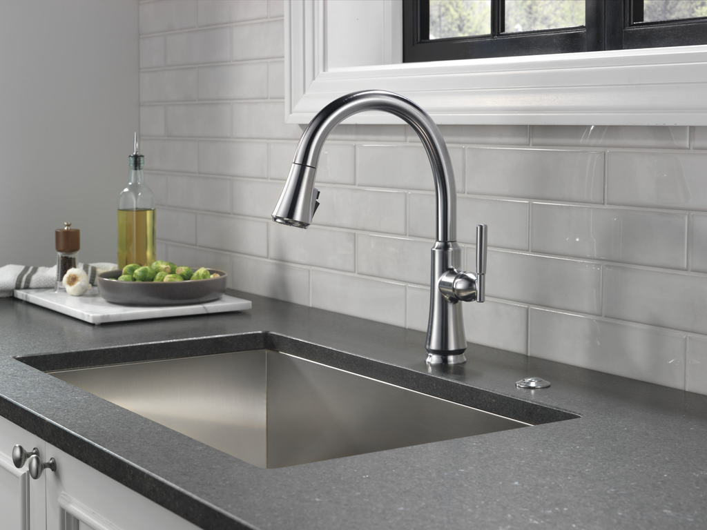 Delta Coranto®: Single Handle Pull-Down Kitchen Faucet - Single Handle Lever - Arctic Stainless