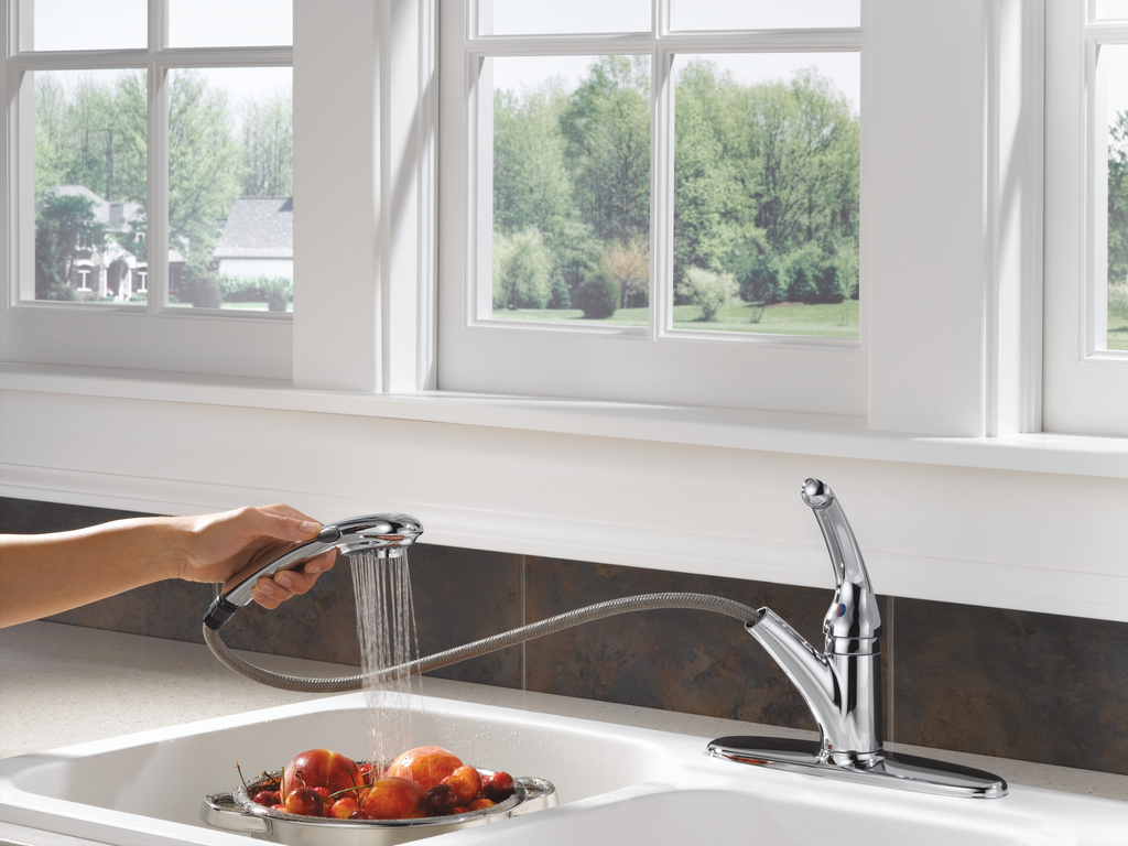 Delta Signature Pullouts: Single Handle Pull-Out Kitchen Faucet - Single Handle Lever - Chrome