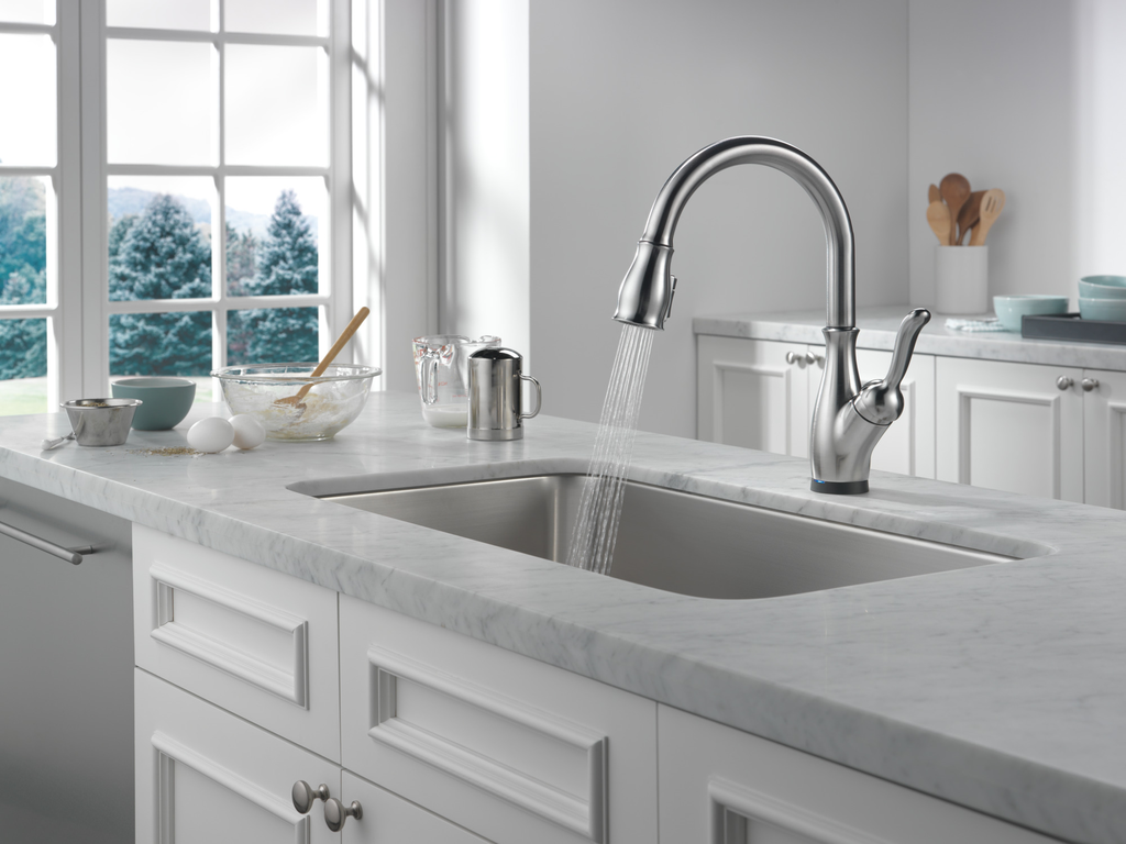 Delta Leland®: Single Handle Pull-Down Kitchen Faucet With Touch2O® And Shieldspray® Technologies - Single Handle Lever - Arctic Stainless