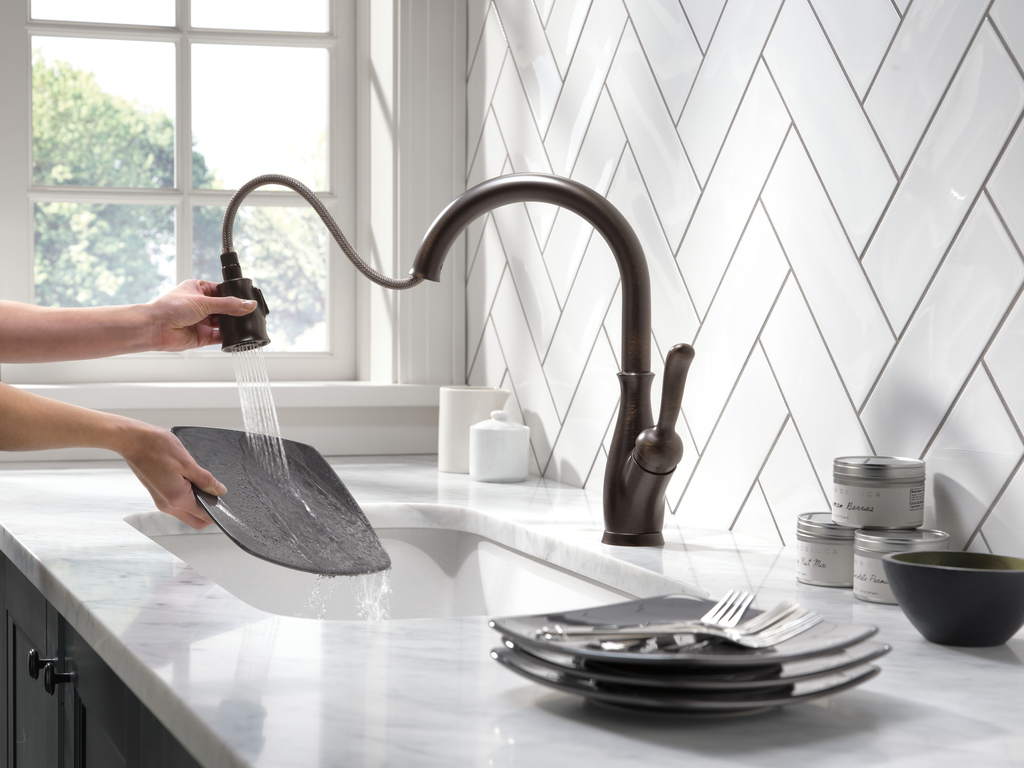 Delta Leland®: Single Handle Pull-Down Kitchen Faucet With Shieldspray® Technology - Single Handle Lever - Venetian Bronze