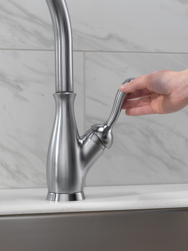 Delta Leland®: Single Handle Pull-Down Kitchen Faucet With Shieldspray® Technology - Single Handle Lever - Arctic Stainless