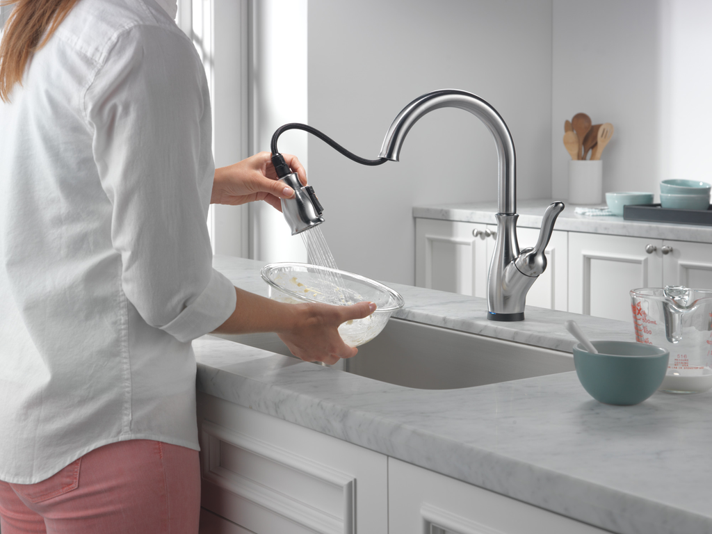 Delta Leland®: Single Handle Pull-Down Kitchen Faucet With Touch2O® And Shieldspray® Technologies - Single Handle Lever - Arctic Stainless