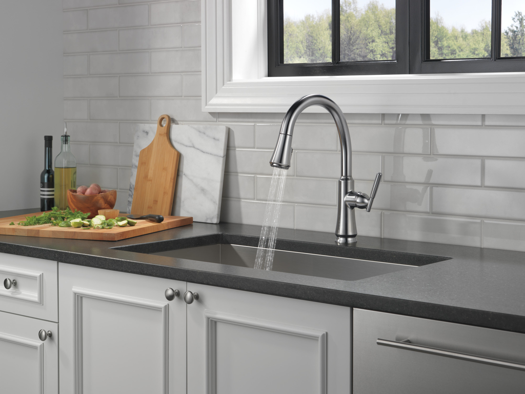 Delta Coranto®: Single Handle Pull-Down Kitchen Faucet - Single Handle Lever - Arctic Stainless