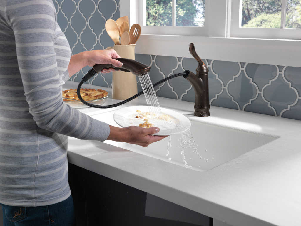 Delta Linden™: Single Handle Pull-Out Kitchen Faucet - Single Handle Lever - Venetian Bronze