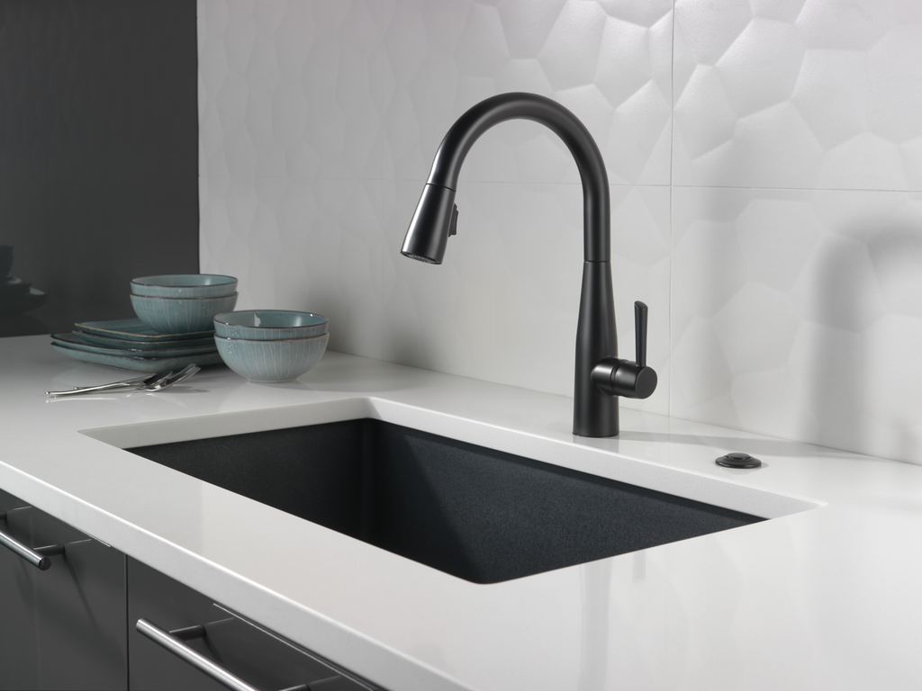 Delta Essa®: Single Handle Pull-Down Kitchen Faucet - Single Handle Lever - Matte Black