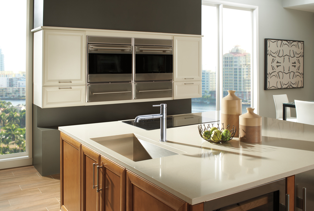 Delta Trinsic®: Single Handle Pull-Out Kitchen Faucet - Single Handle Lever - Arctic Stainless