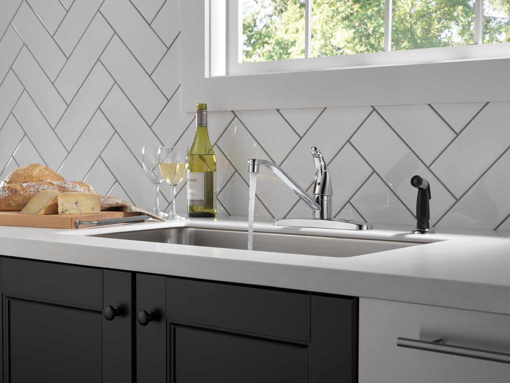 Peerless Core: Single Handle Kitchen Faucet - Single Handle Lever - Chrome