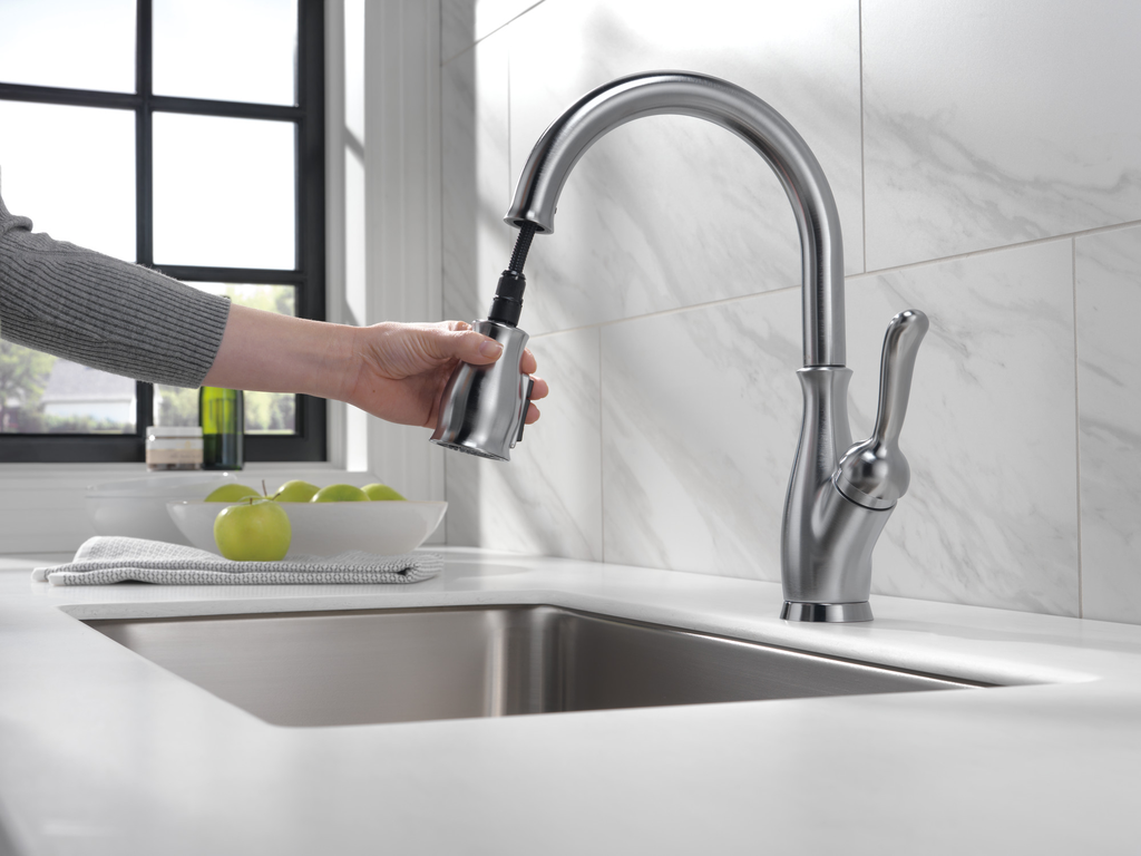 Delta Leland®: Single Handle Pull-Down Kitchen Faucet With Shieldspray® Technology - Single Handle Lever - Arctic Stainless