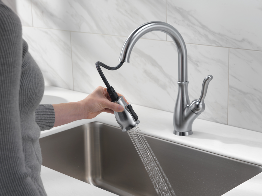 Delta Leland®: Single Handle Pull-Down Kitchen Faucet With Shieldspray® Technology - Single Handle Lever - Arctic Stainless