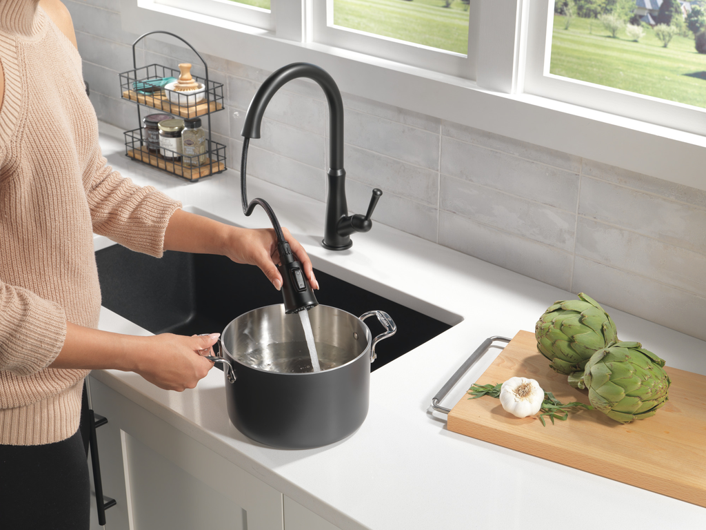 Delta Westville®: Single Handle Pull-Down Kitchen Faucet - Single Handle Lever - Matte Black