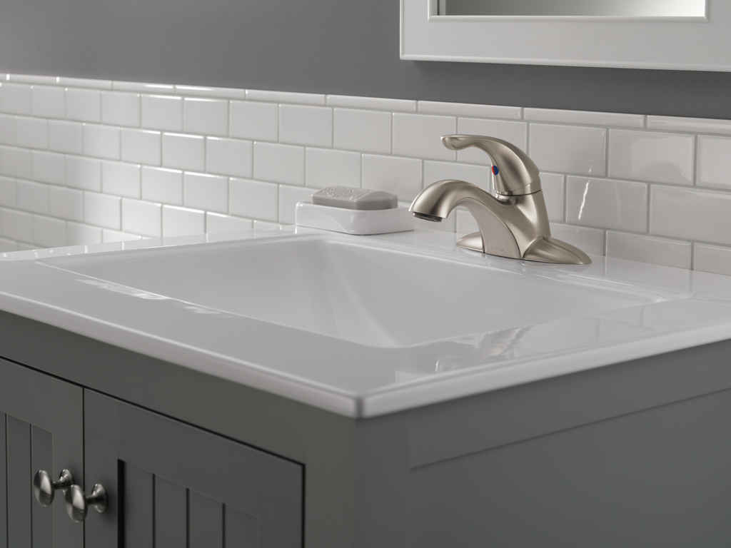 Delta Classic: Single Handle Centerset Bathroom Faucet - Single Handle Lever - Stainless