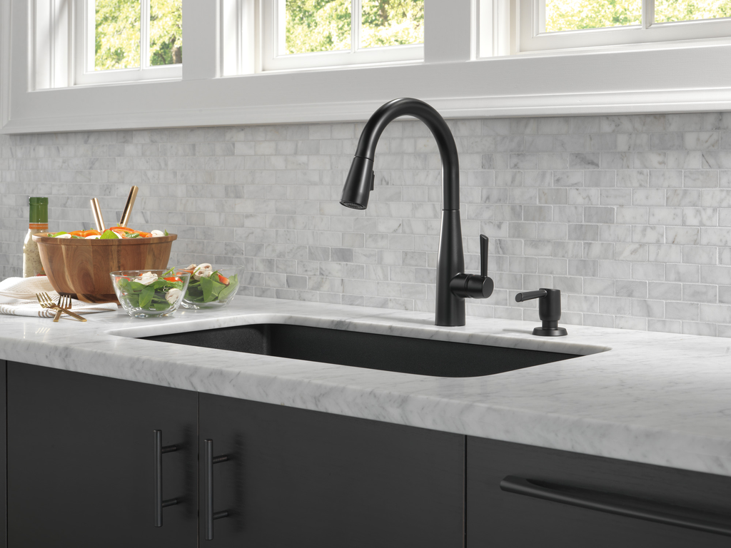 Delta Essa®: Single Handle Pull-Down Kitchen Faucet - Single Handle Lever - Matte Black