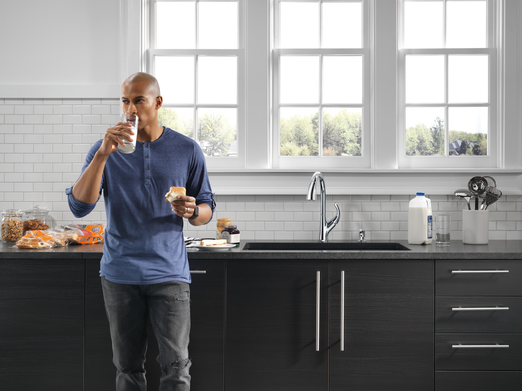 Peerless Parkwood®: Single Handle Pulldown Kitchen Faucet - Electronic - Chrome