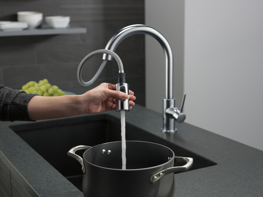 Delta Trinsic®: Single Handle Pull-Down Kitchen Faucet - Single Handle Lever - Arctic Stainless