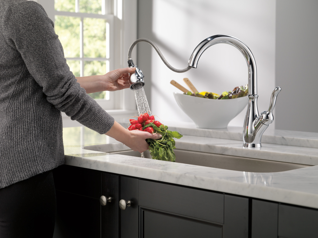 Delta Leland®: Single Handle Pull-Down Kitchen Faucet With Shieldspray® Technology - Single Handle Lever - Chrome