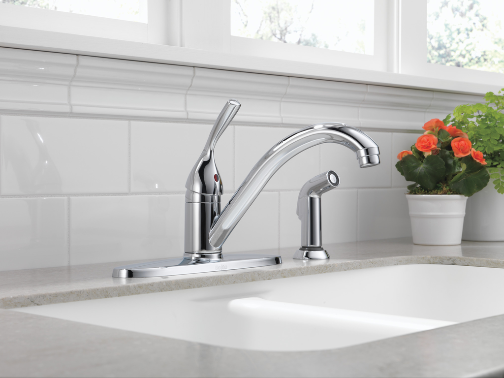 Delta 134 / 100 / 300 / 400 Series: Single Handle Kitchen Faucet With Spray - Single Handle Lever - Chrome