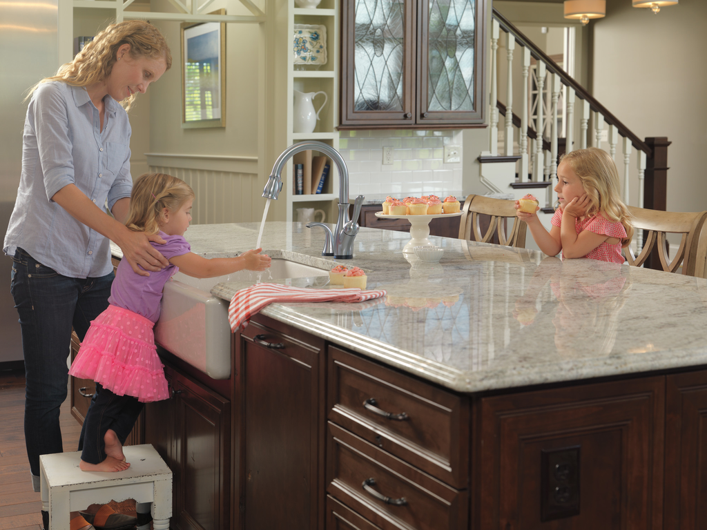 Delta Leland®: Single Handle Pull-Down Kitchen Faucet With Touch2O® And Shieldspray® Technologies - Single Handle Lever - Arctic Stainless