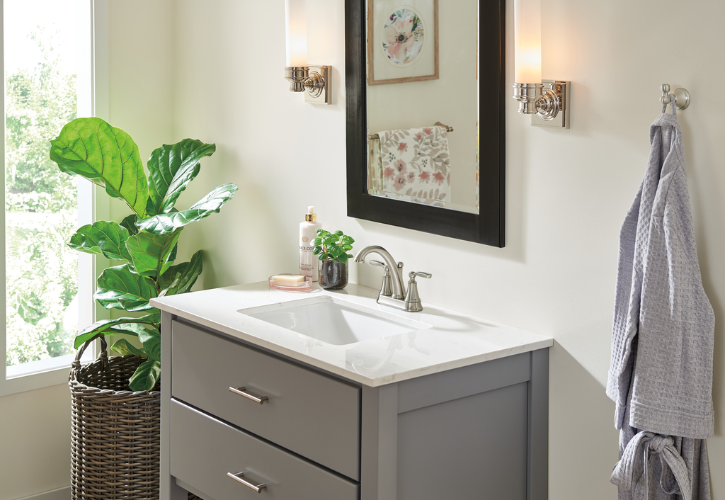 Delta Woodhurst™: Robe Hook - Stainless
