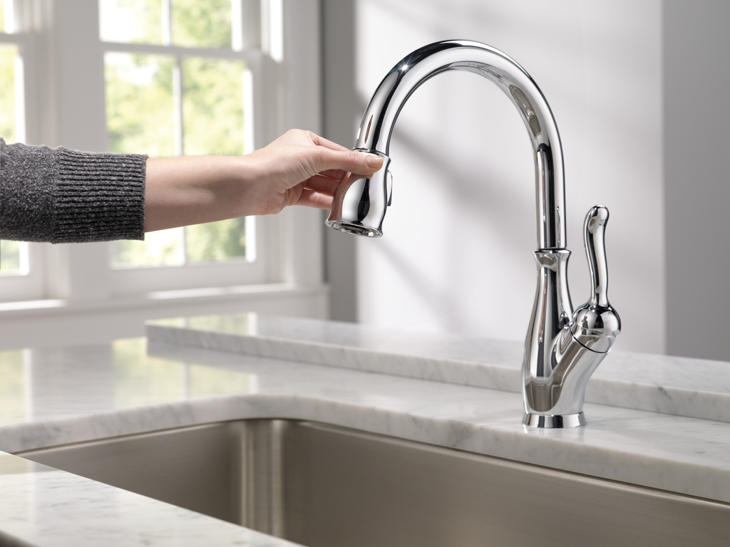 Delta Leland®: Single Handle Pull-Down Kitchen Faucet With Shieldspray® Technology - Single Handle Lever - Chrome