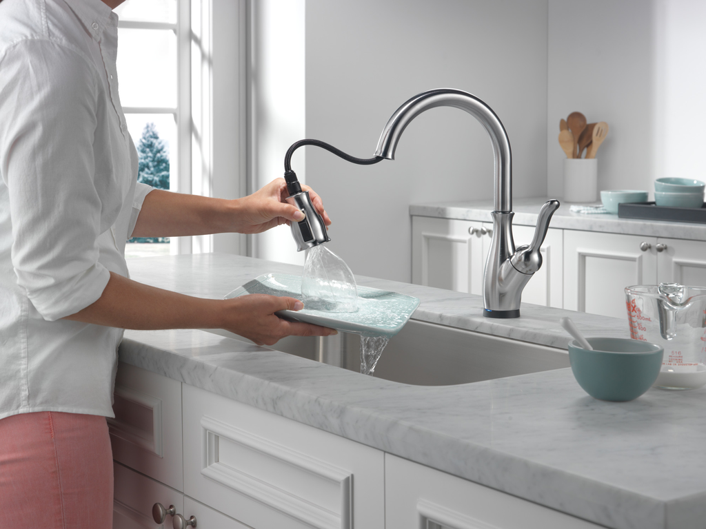 Delta Leland®: Single Handle Pull-Down Kitchen Faucet With Touch2O® And Shieldspray® Technologies - Single Handle Lever - Arctic Stainless
