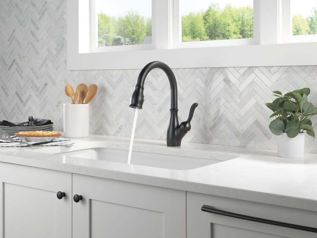 Delta Leland®: Single Handle Pull-Down Kitchen Faucet With Shieldspray® Technology - Single Handle Lever - Matte Black