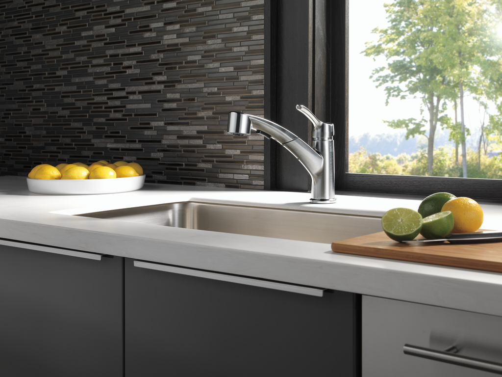 Delta Collins™: Single Handle Pull-Out Kitchen Faucet - Single Handle Lever - Arctic Stainless