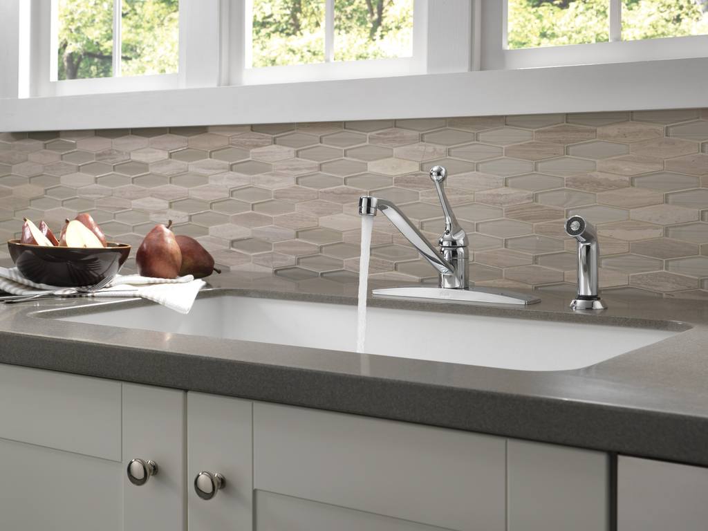 Delta 134 / 100 / 300 / 400 Series: Single Handle Kitchen Faucet With Spray - Single Handle Lever - Chrome