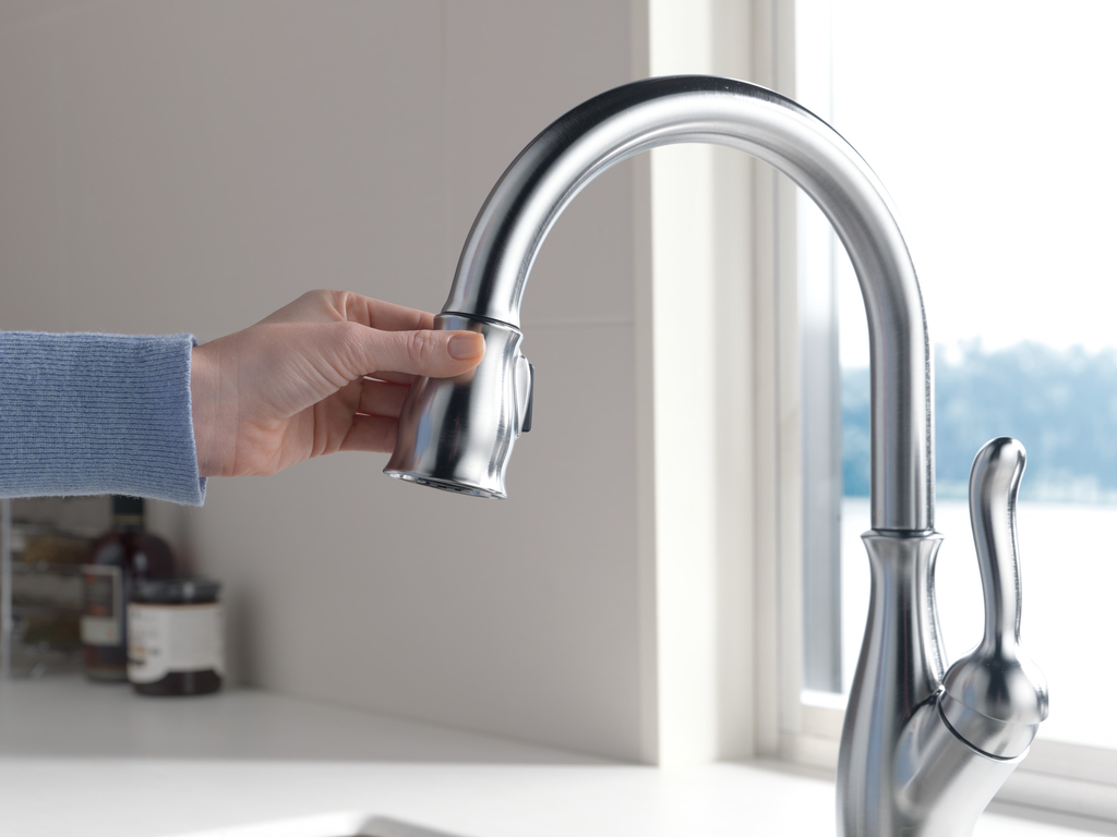 Delta Leland®: Single Handle Pull-Down Kitchen Faucet With Shieldspray® Technology - Single Handle Lever - Arctic Stainless