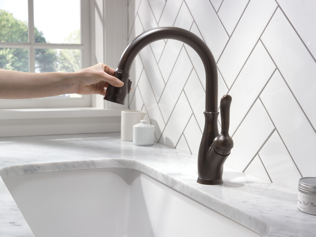 Delta Leland®: Single Handle Pull-Down Kitchen Faucet With Shieldspray® Technology - Single Handle Lever - Venetian Bronze
