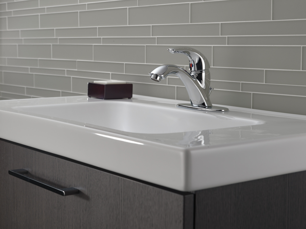 Delta Classic: Single Handle Bathroom Faucet - Single Handle Blade - Chrome