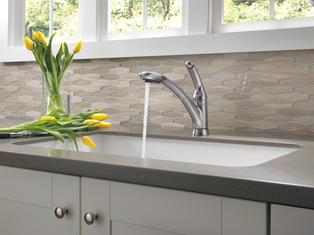 Delta Signature Pullouts: Single Handle Pull-Out Kitchen Faucet - Single Handle Lever - Arctic Stainless