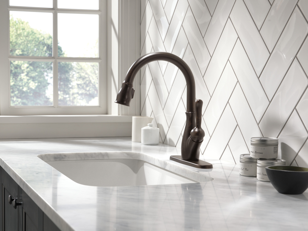 Delta Leland®: Single Handle Pull-Down Kitchen Faucet With Shieldspray® Technology - Single Handle Lever - Venetian Bronze