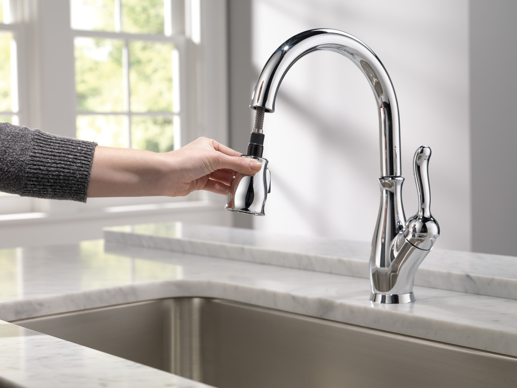 Delta Leland®: Single Handle Pull-Down Kitchen Faucet With Shieldspray® Technology - Single Handle Lever - Chrome