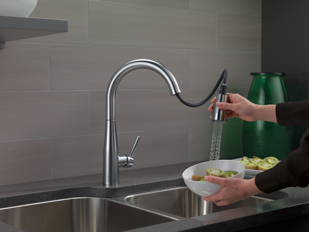 Delta Essa®: Single Handle Pull-Down Kitchen Faucet - Single Handle Lever - Arctic Stainless
