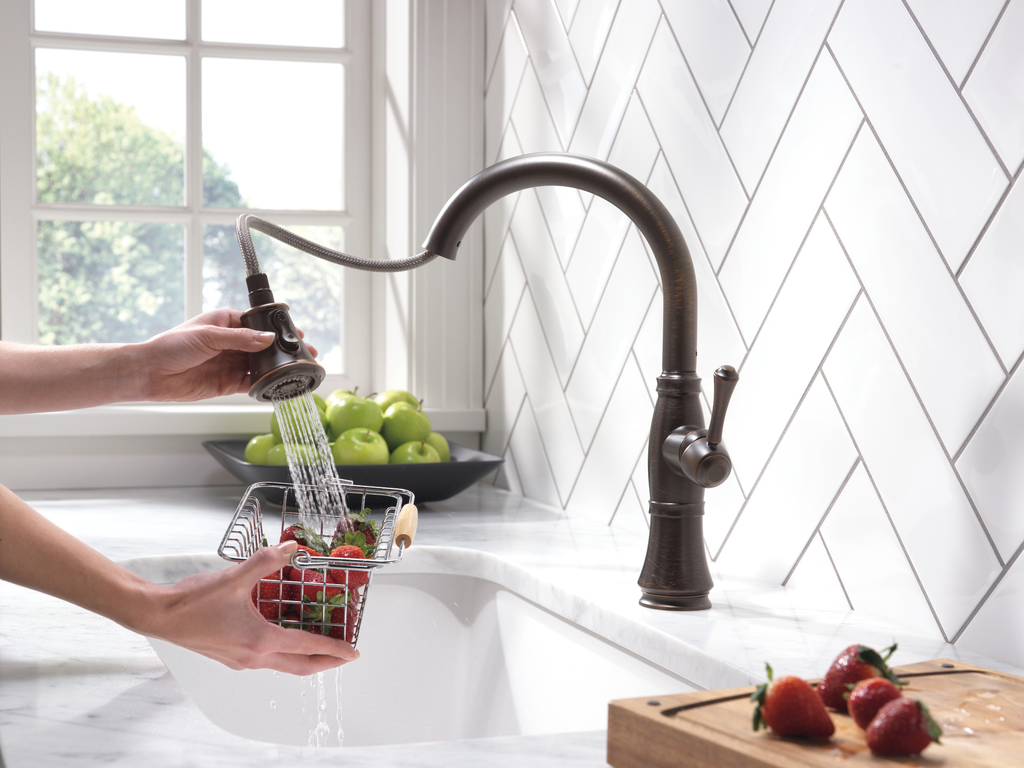 Delta Cassidy®: Single Handle Pull-Down Kitchen Faucet With Shieldspray® Technology - Single Handle Lever - Venetian Bronze