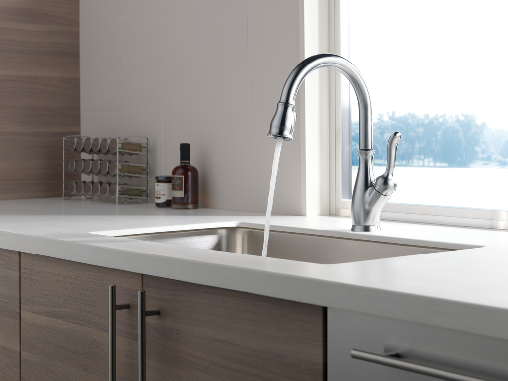 Delta Leland®: Single Handle Pull-Down Kitchen Faucet With Shieldspray® Technology - Single Handle Lever - Arctic Stainless