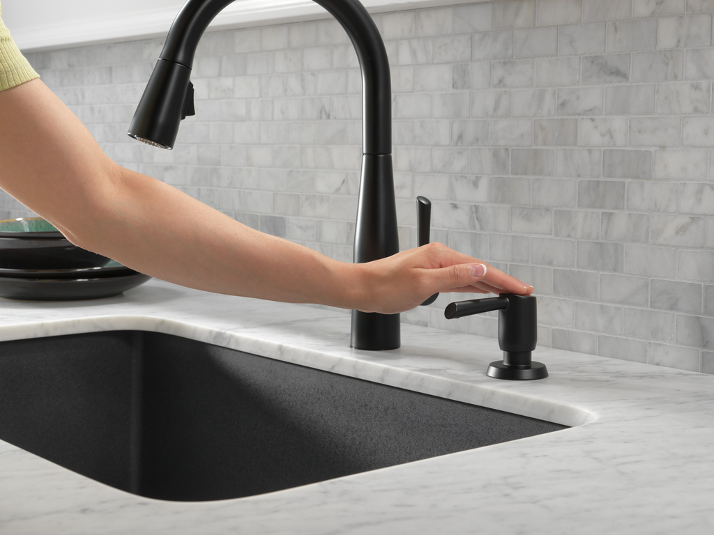 Delta Essa®: Single Handle Pull-Down Kitchen Faucet - Single Handle Lever - Matte Black