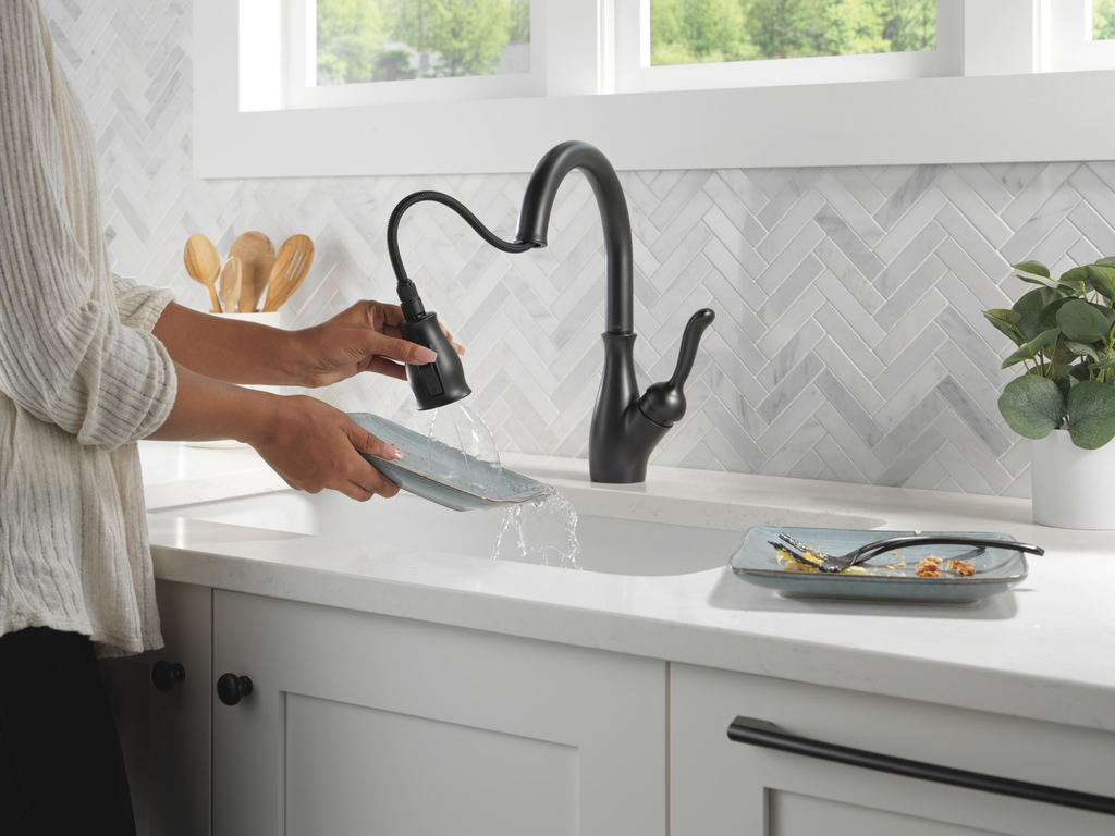 Delta Leland®: Single Handle Pull-Down Kitchen Faucet With Shieldspray® Technology - Single Handle Lever - Matte Black