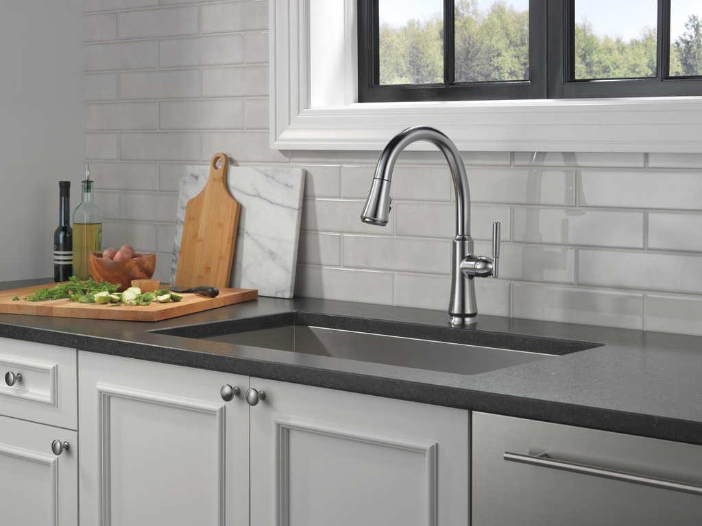 Delta Coranto®: Single Handle Pull-Down Kitchen Faucet - Single Handle Lever - Arctic Stainless