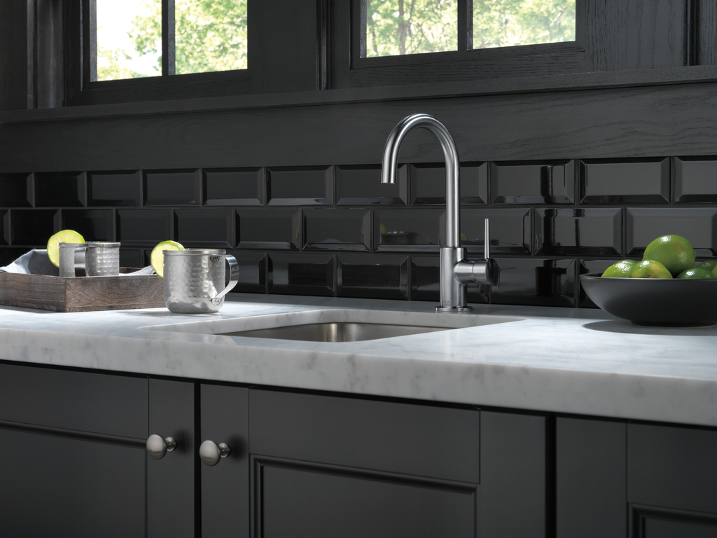 Delta Trinsic®: True Bar Limited Swivel - Single Handle Lever - Arctic Stainless