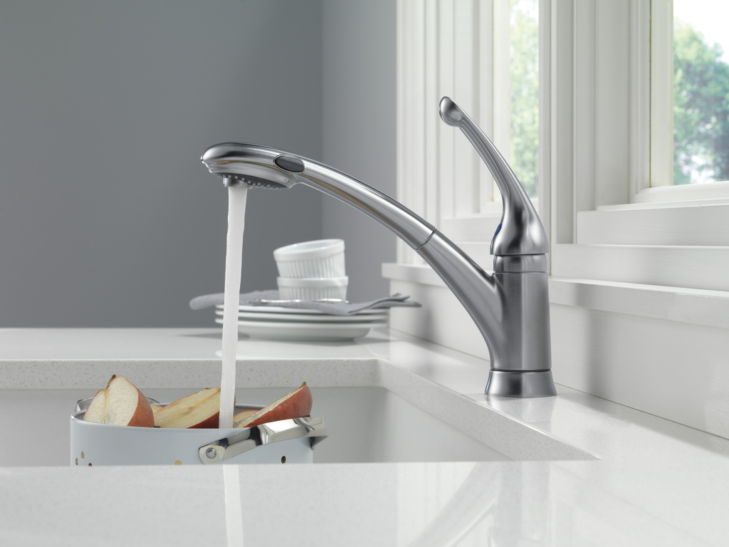Delta Signature Pullouts: Single Handle Pull-Out Kitchen Faucet - Single Handle Lever - Arctic Stainless