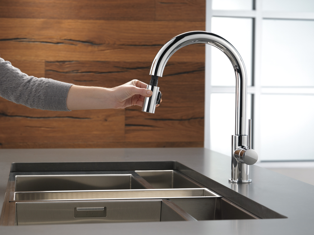 Delta Trinsic®: Single Handle Pull-Down Kitchen Faucet - Single Handle Lever - Chrome