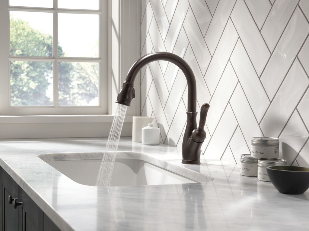 Delta Leland®: Single Handle Pull-Down Kitchen Faucet With Shieldspray® Technology - Single Handle Lever - Venetian Bronze