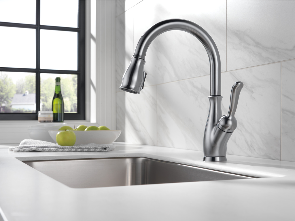 Delta Leland®: Single Handle Pull-Down Kitchen Faucet With Shieldspray® Technology - Single Handle Lever - Arctic Stainless