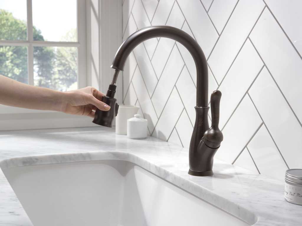 Delta Leland®: Single Handle Pull-Down Kitchen Faucet With Shieldspray® Technology - Single Handle Lever - Venetian Bronze